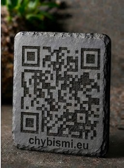 QR destička z přírodního kamene