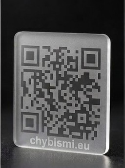 QR destička z čirého plexiskla
